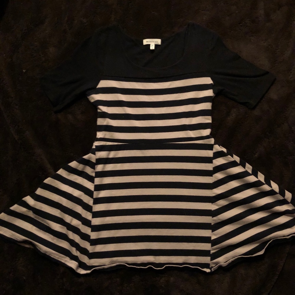 Black and cream 1/2 sleeve skater dress
